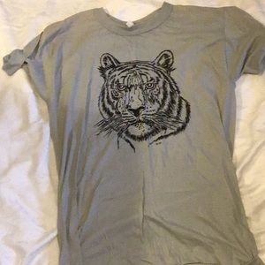 Tee shirt size 42-44